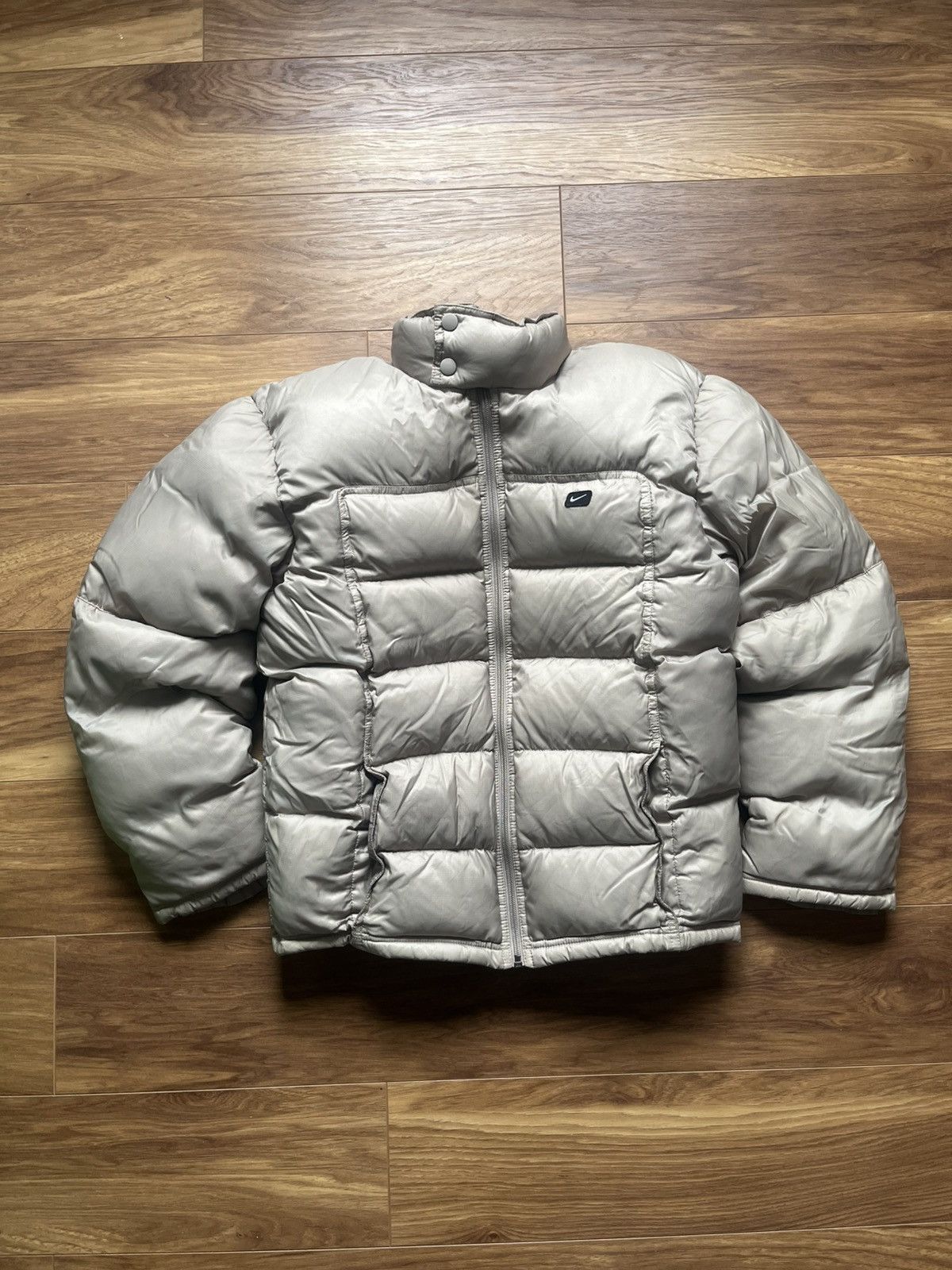 Nike Vintage Nike Puffer Jacket Beige Gray Tag Size US S / EU 44-46 / 1 - 1 Thumbnail