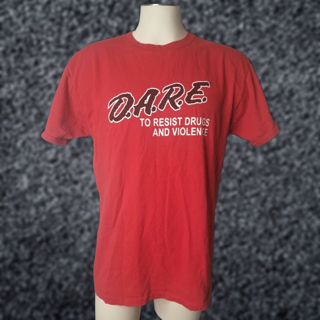 Fruit Of The Loom Vintage DARE “To Resist Drugs & Violence” T-Shirt Mens L Red Shirt Size US L / EU 52-54 / 3 - 1 Thumbnail