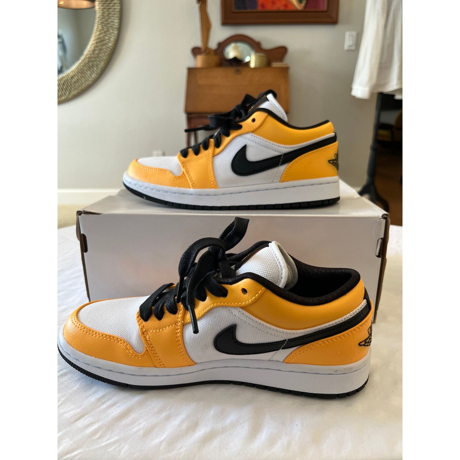 Nike Jordan 1 Low SE Laser Orange Womens 7 CZ4776-107 Size US 7 / IT 37 - 4 Thumbnail