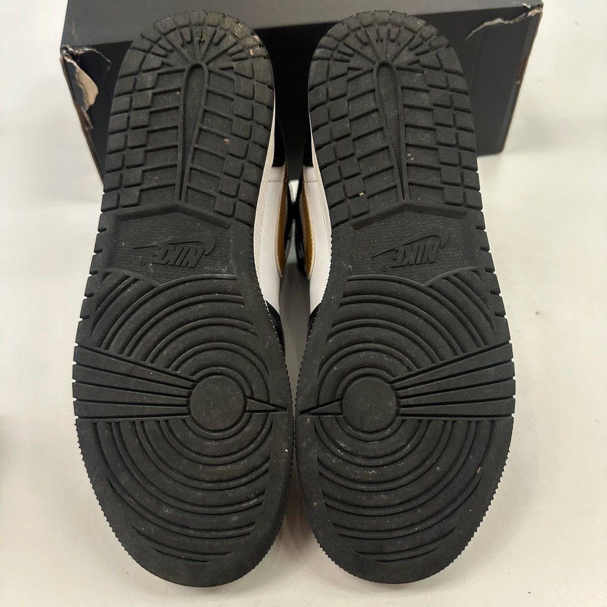 Nike Size 7Y (8.5W) - Nike Air Jordan 1 Mid Grade School Black Size US 8.5 / IT 38.5 - 5 Thumbnail