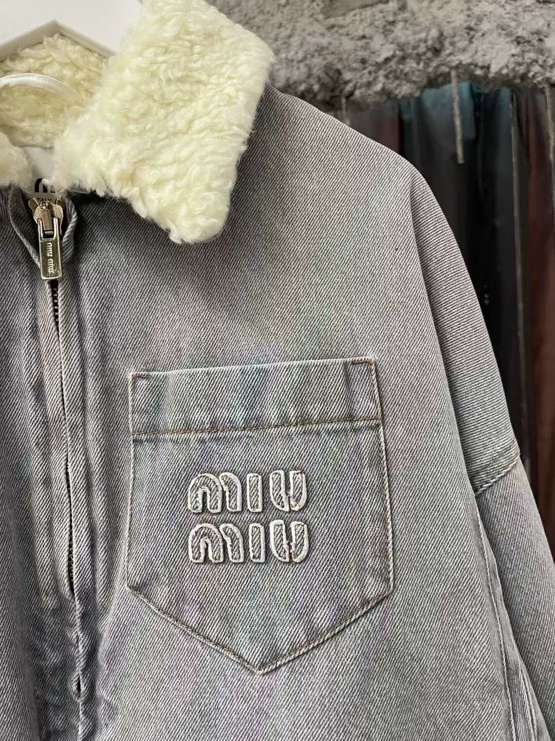 Miu Miu MiuMiu Lamb Fur Collar Cropped Denim Jacket Size US S / EU 44-46 / 1 - 5 Thumbnail