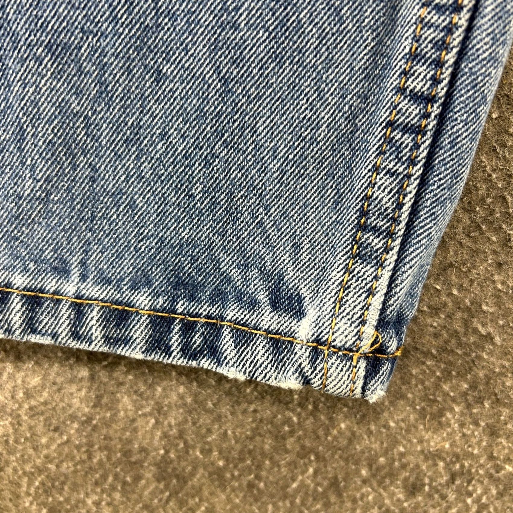 Levi's Levi's 505 Jeans Regular Fit Straight Blue Medium Wash Distressed 34x32 Mens Denim Cotton 100% Machine Washable Belt Loops 5-Pocket Size US 34 / EU 50 - 7 Thumbnail