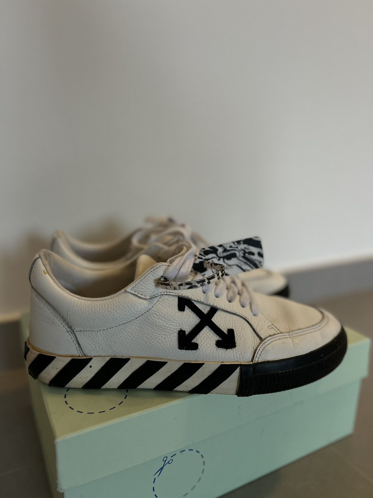 Off-White Off White Low Top Vulc 2020 White Black Leather Size US 9.5 / EU 42-43 - 2 Thumbnail