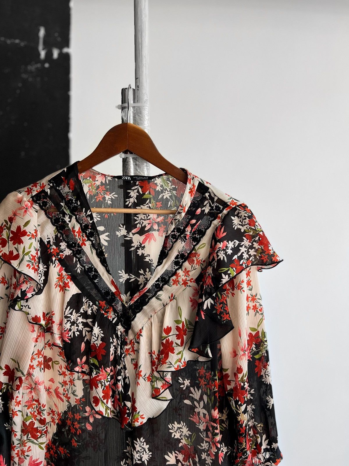 Designer × Zara Zara Womens Floral Multicolor Long Sleeve Blouse Size M / US 6-8 / IT 42-44 - 2 Thumbnail