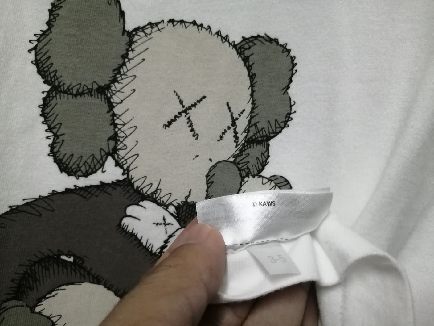 Japanese Brand VINTAGE KAWS VERY RARE Size US M / EU 48-50 / 2 - 8 Thumbnail