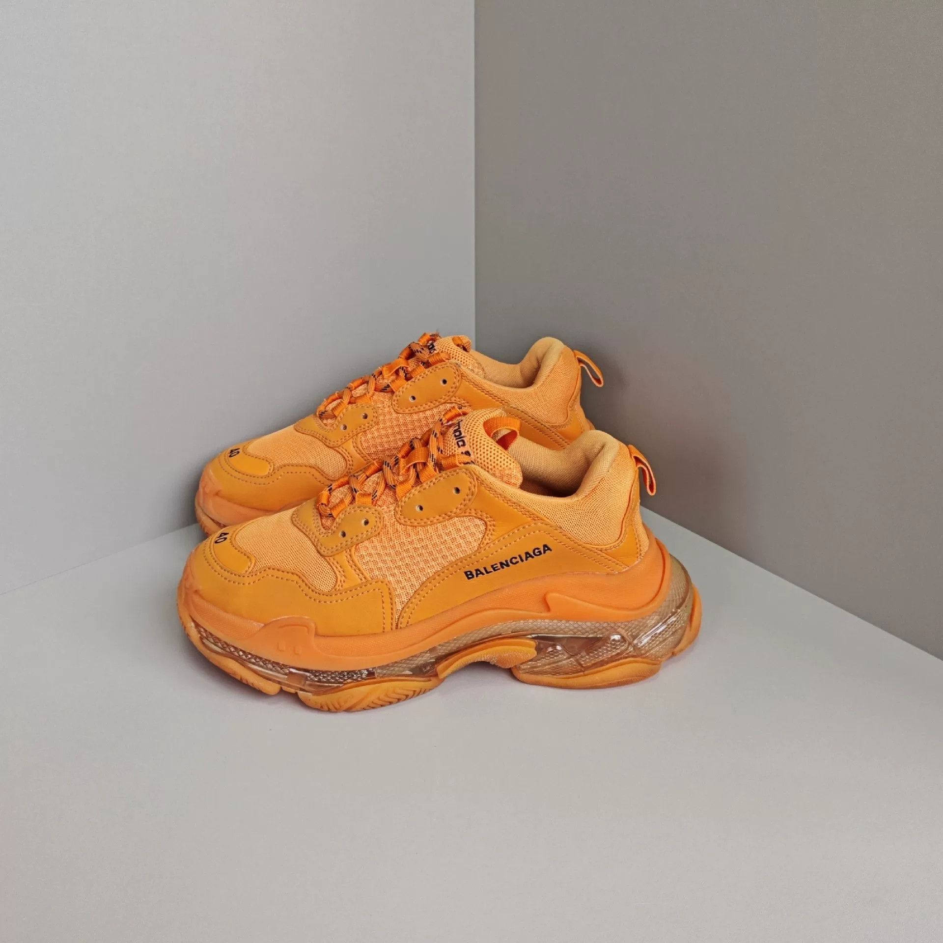 Balenciaga Balenciaga Lowtop Sneakers 7 Men Size US 7 / EU 40 - 1 Thumbnail