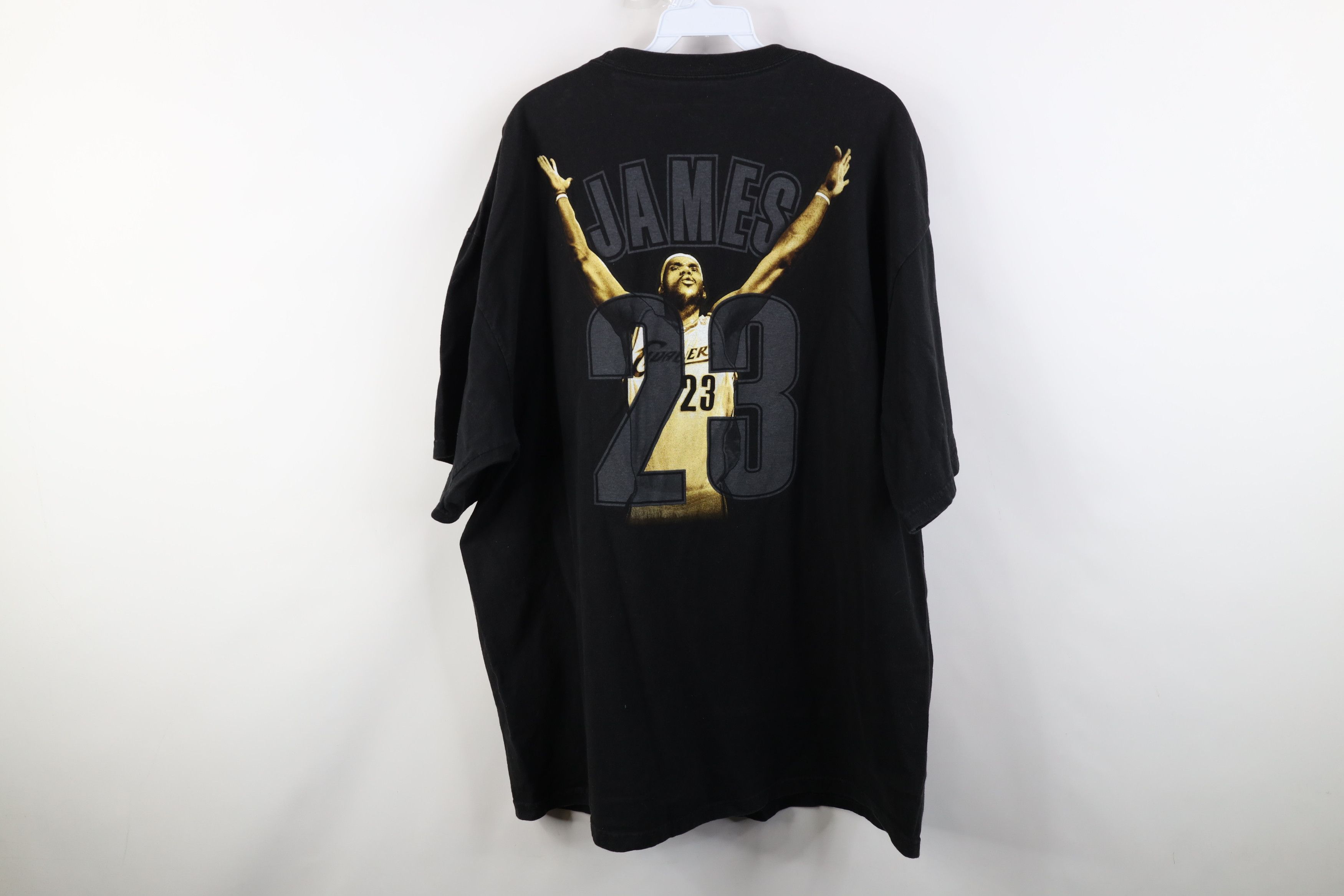 Majestic Vintage Majestic King James Lebron James Cleveland T-Shirt Size US XXL / EU 58 / 5 - 14 Thumbnail
