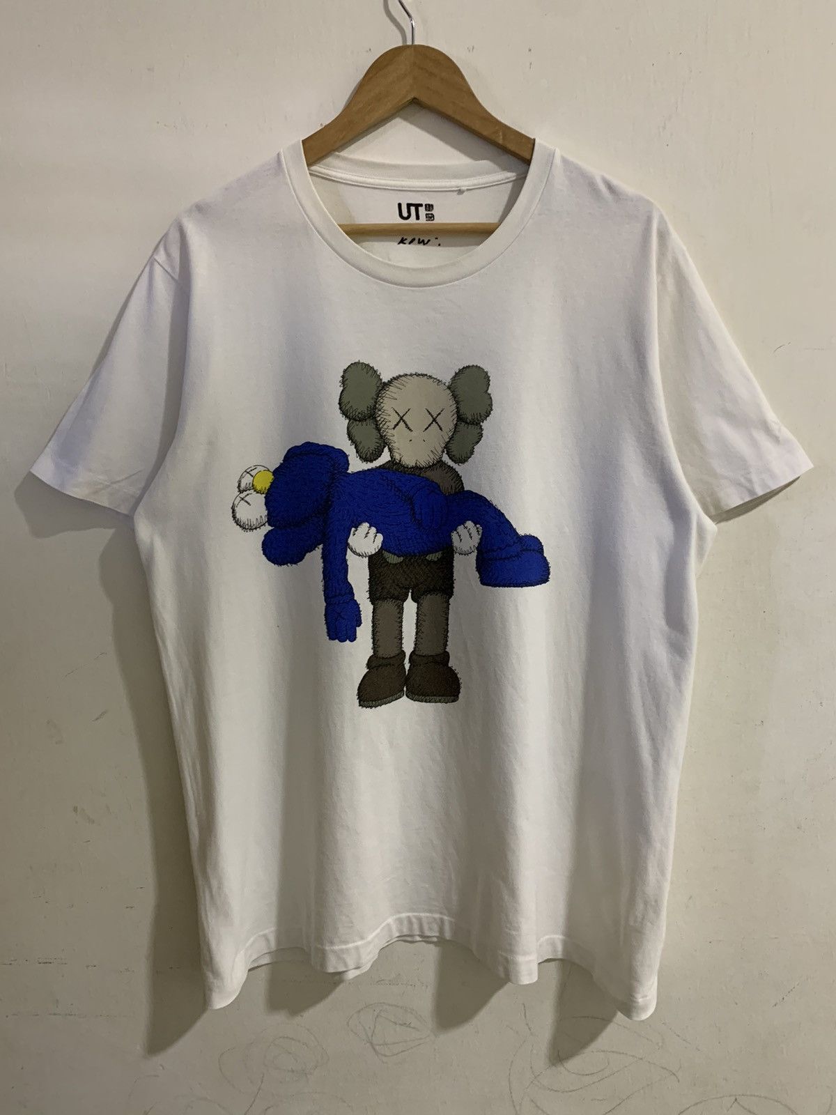 Uniqlo Uniqlo Kaws Tee Size US XL / EU 56 / 4 - 1 Thumbnail