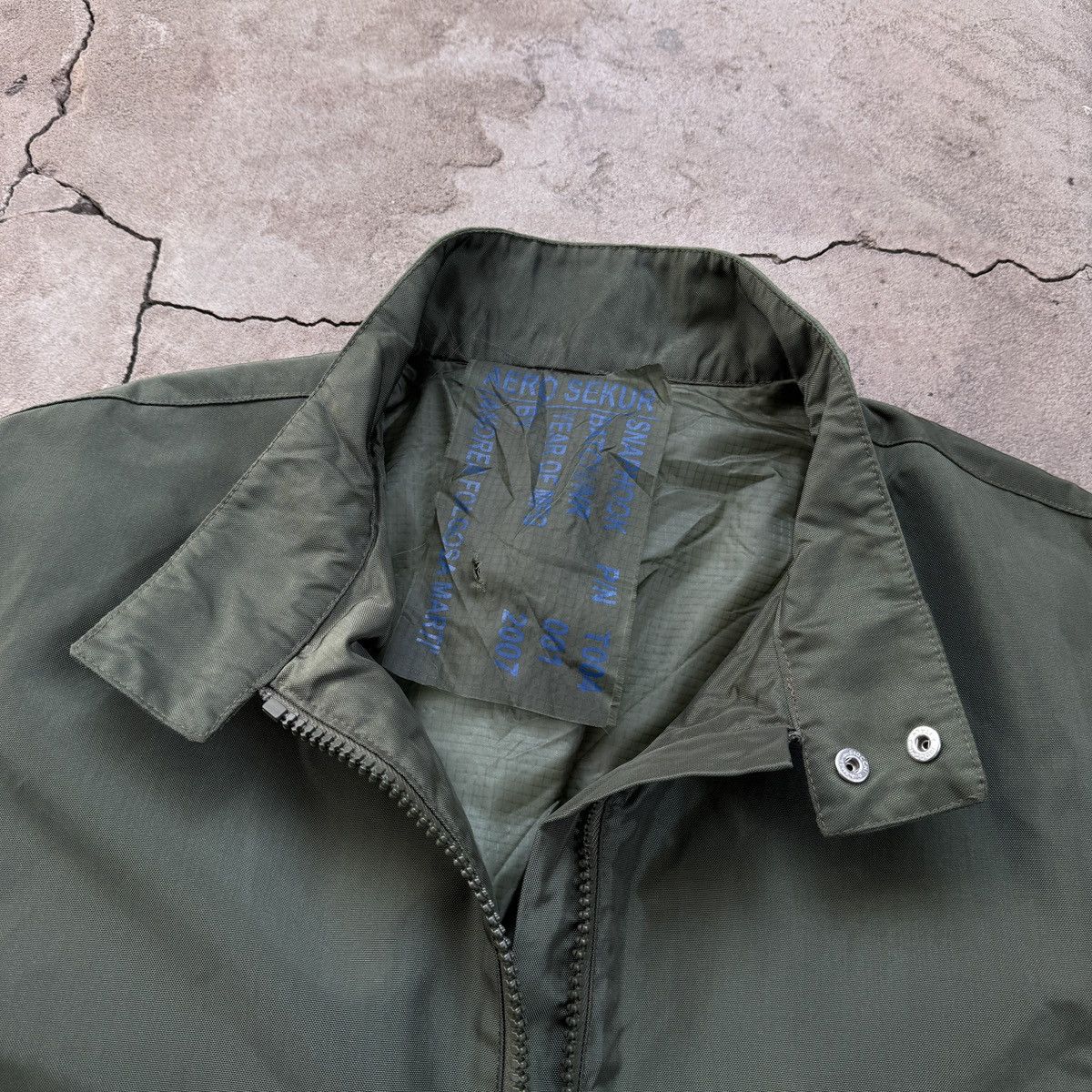 Vintage Vintage Military Nylon Bomber Jacket Size US L / EU 52-54 / 3 - 4 Thumbnail