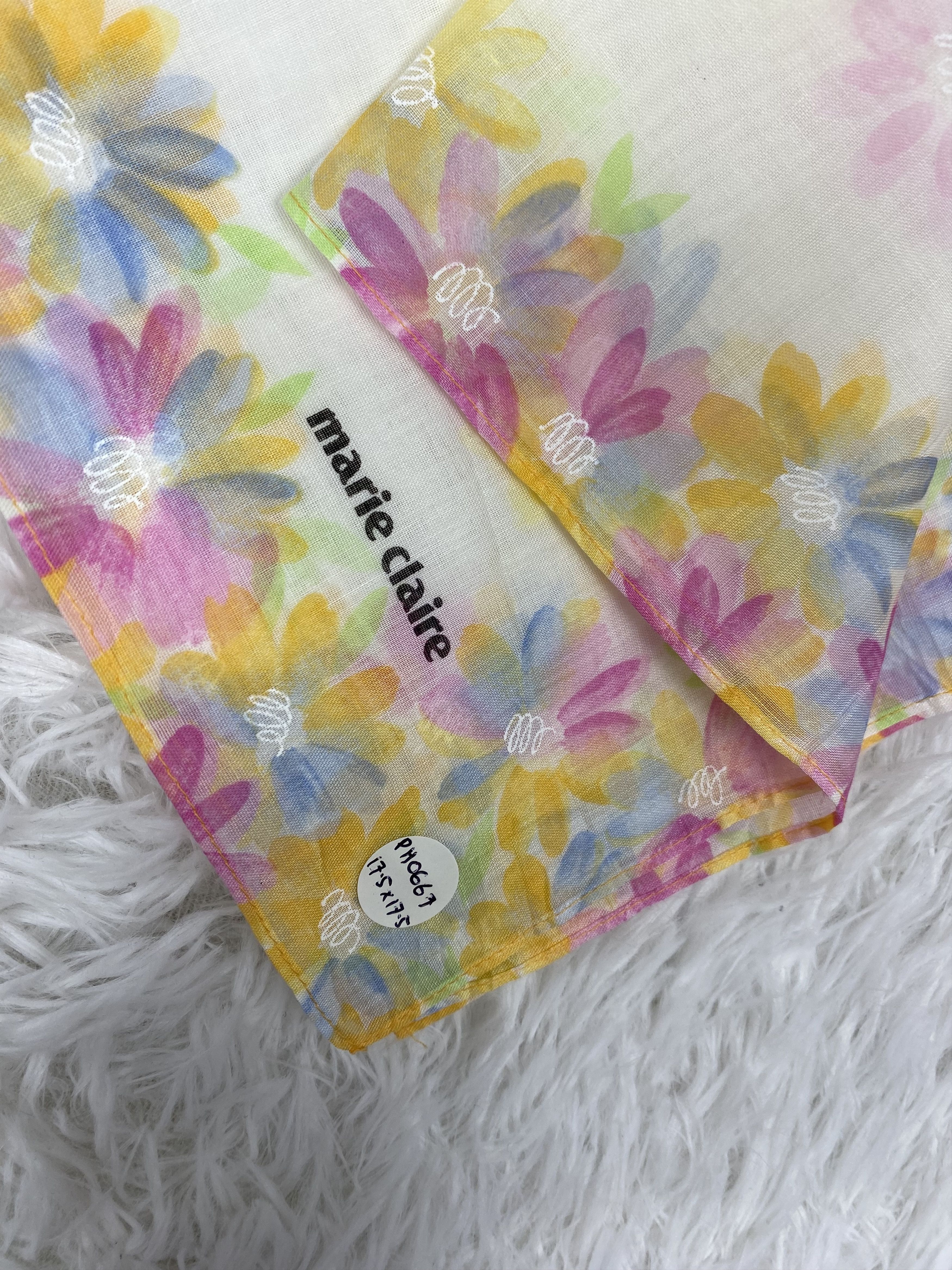 Vintage Vintage Marie Claire Handkerchief Neckerchief PH0667 Size ONE SIZE - 2 Thumbnail
