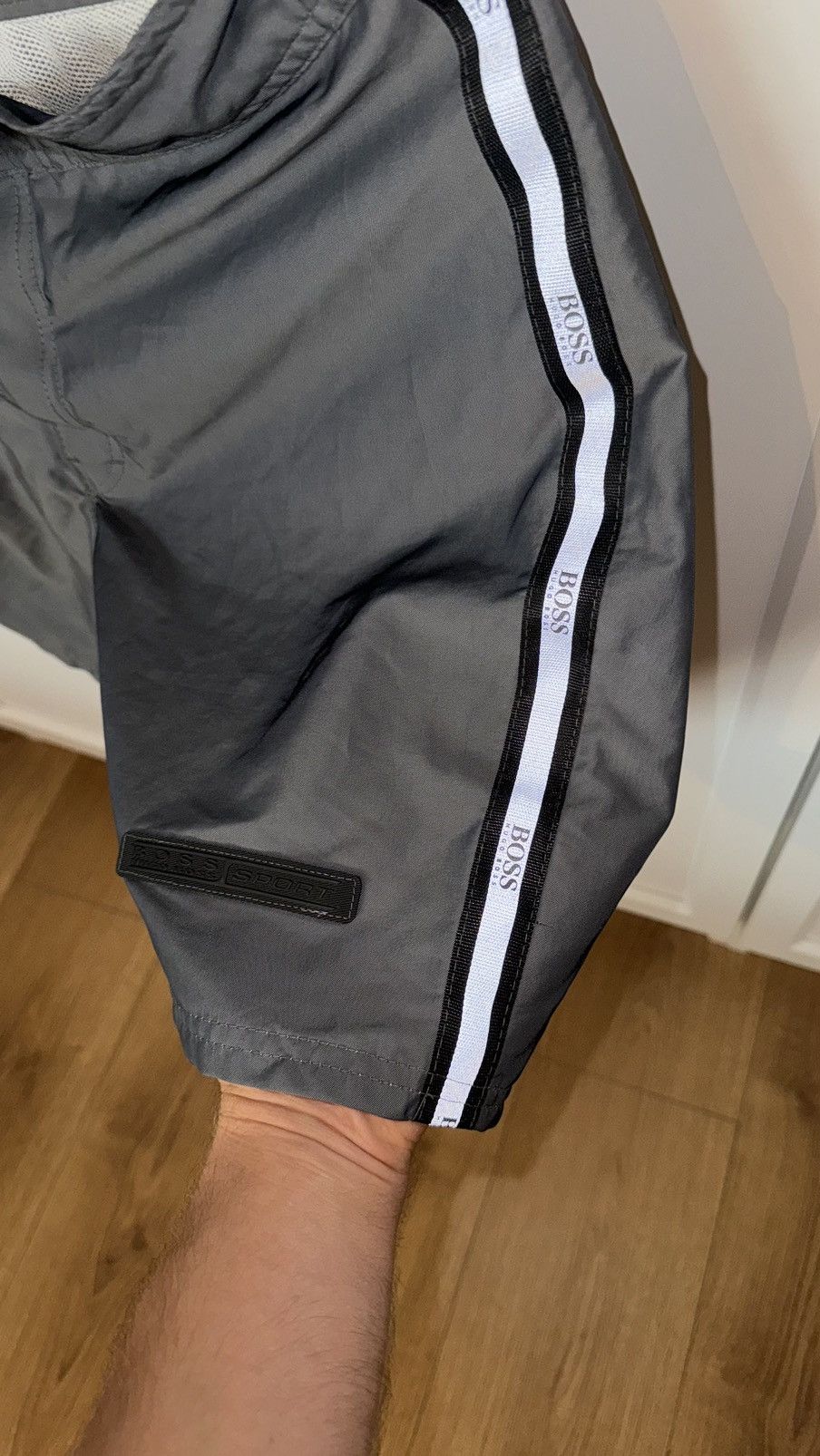 Hugo Boss Hugo Boss reflective 2 in 1 shorts reef Bermuda shorts Size US 34 / EU 50 - 4 Thumbnail