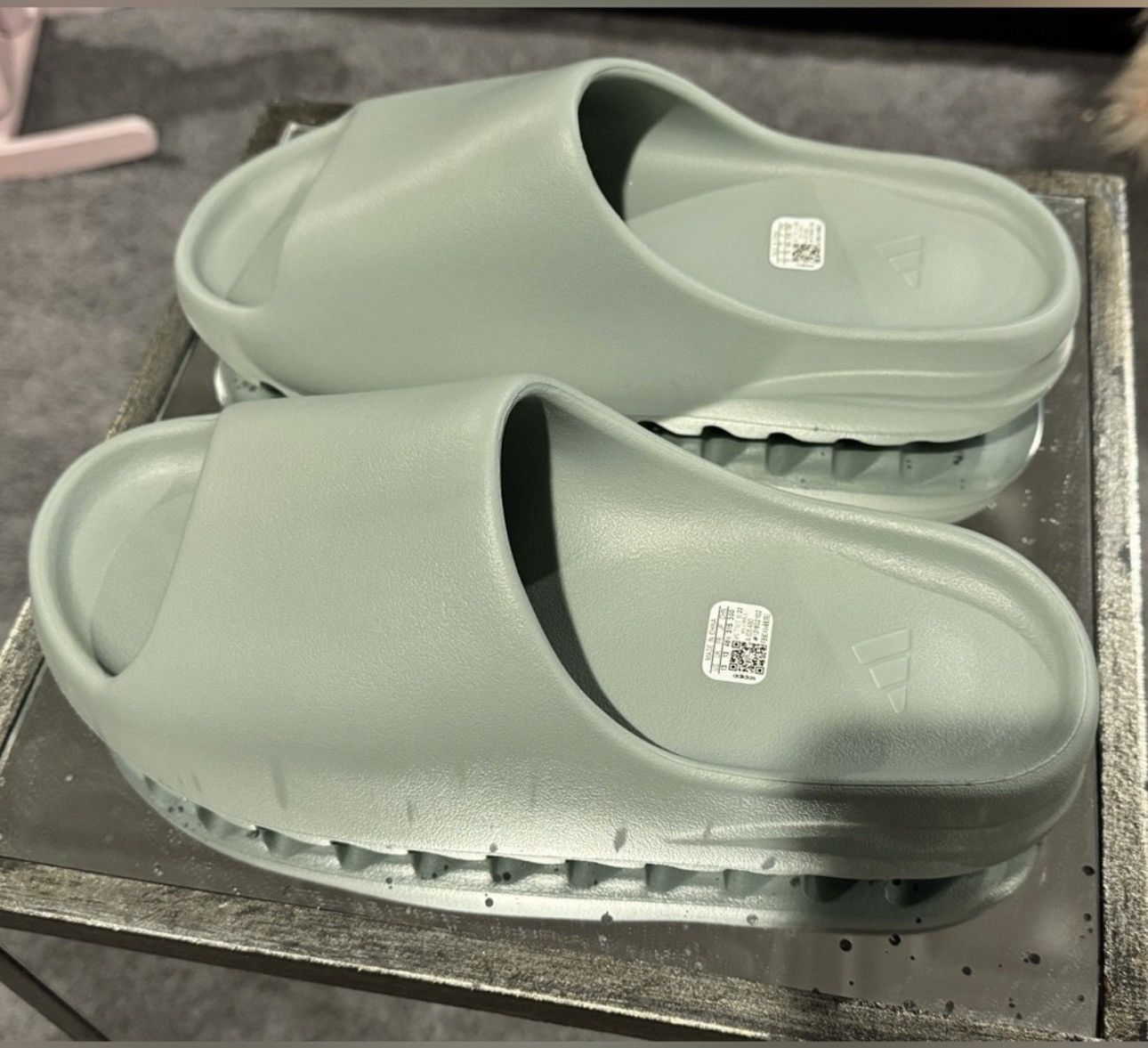 Yeezy Yeezy Slides Size US 13 / EU 46 - 4 Thumbnail