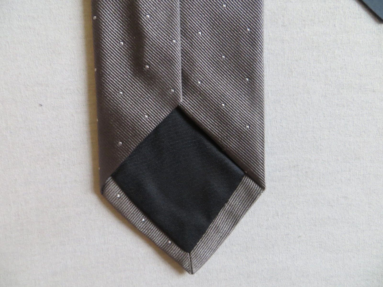 Drake's DRAKES GREY SPOTTED 100% SILK TIE Size ONE SIZE - 4 Thumbnail