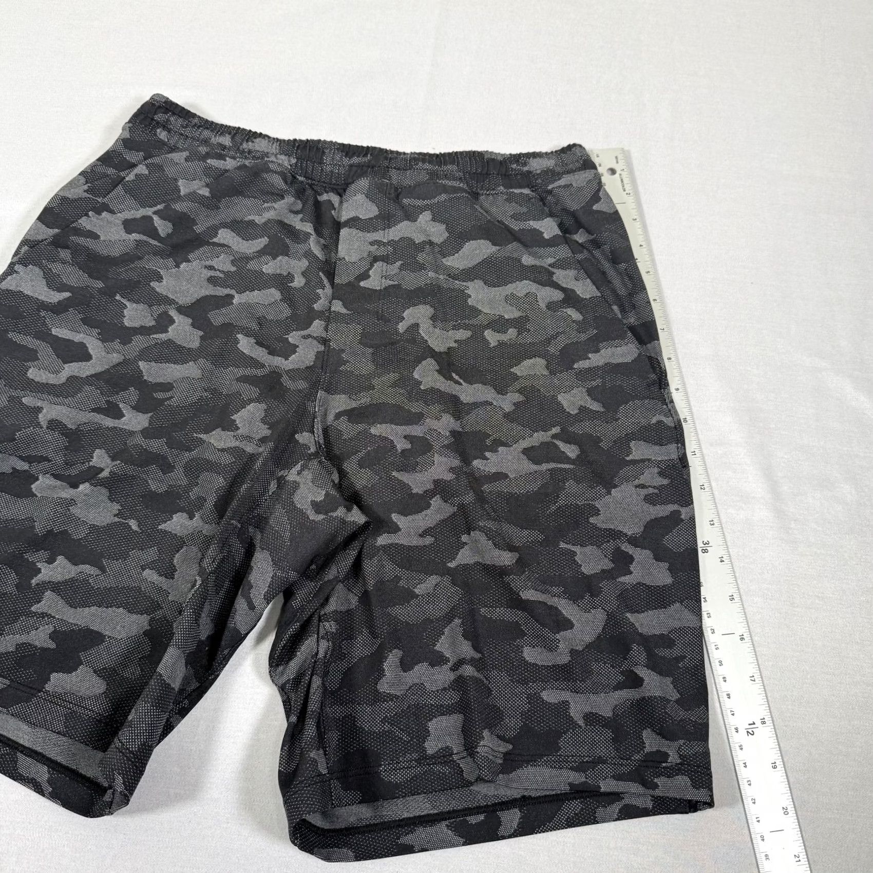 Lululemon Lululemon Shorts Mens M Gray Pace Breaker Camo Lined Running 9 Inseam Gym Size US 32 / EU 48 - 4 Thumbnail