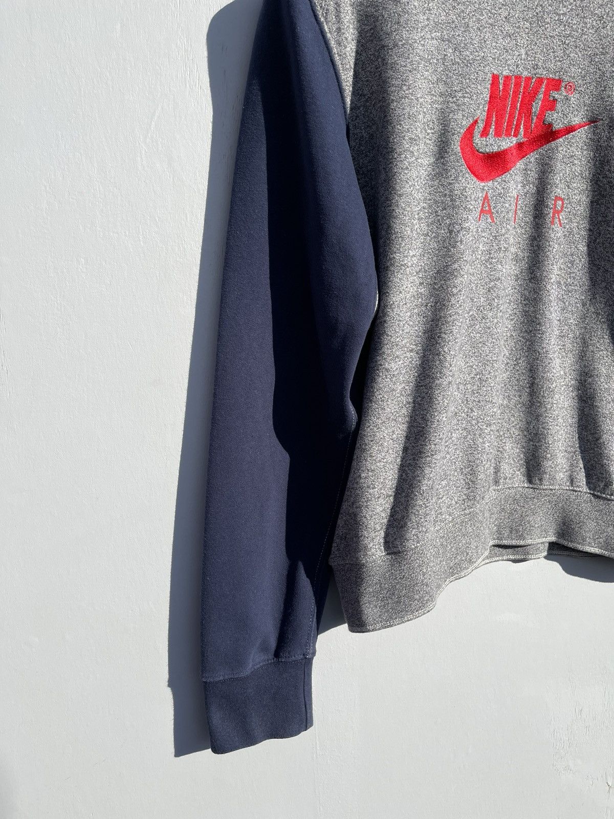 Nike Vintage Nike Air Embroidered Swoosh Logo Y2k Sweatshirt Size US S / EU 44-46 / 1 - 6 Thumbnail