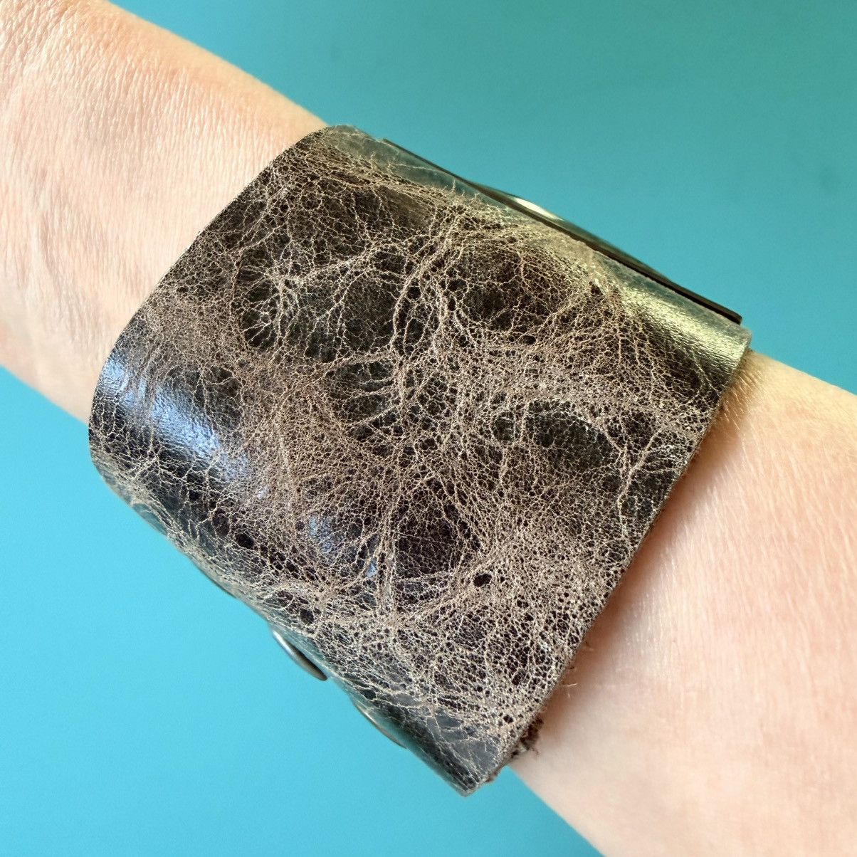 Other Wide Leather Cuff Labradorite Stone Brass Rivets Boho Size ONE SIZE - 7 Thumbnail