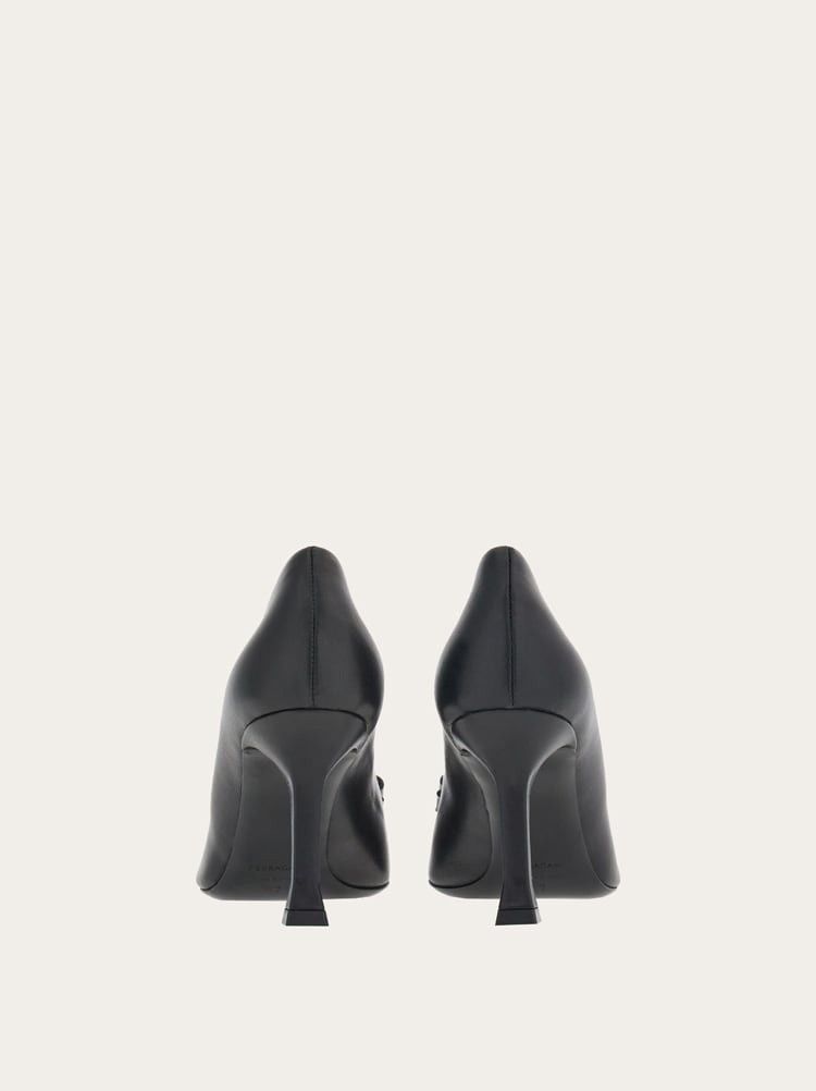 Salvatore Ferragamo o1s1rm0724 Vara Bow Leather Pumps in Black/Red Size US 5.5 / IT 35.5 - 4 Thumbnail