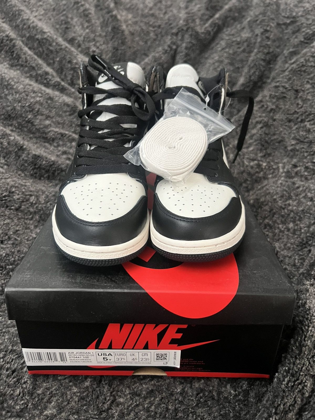 Nike Jordan 1 Dark Mocha (GS) Size US 5 / EU 37 - 3 Thumbnail