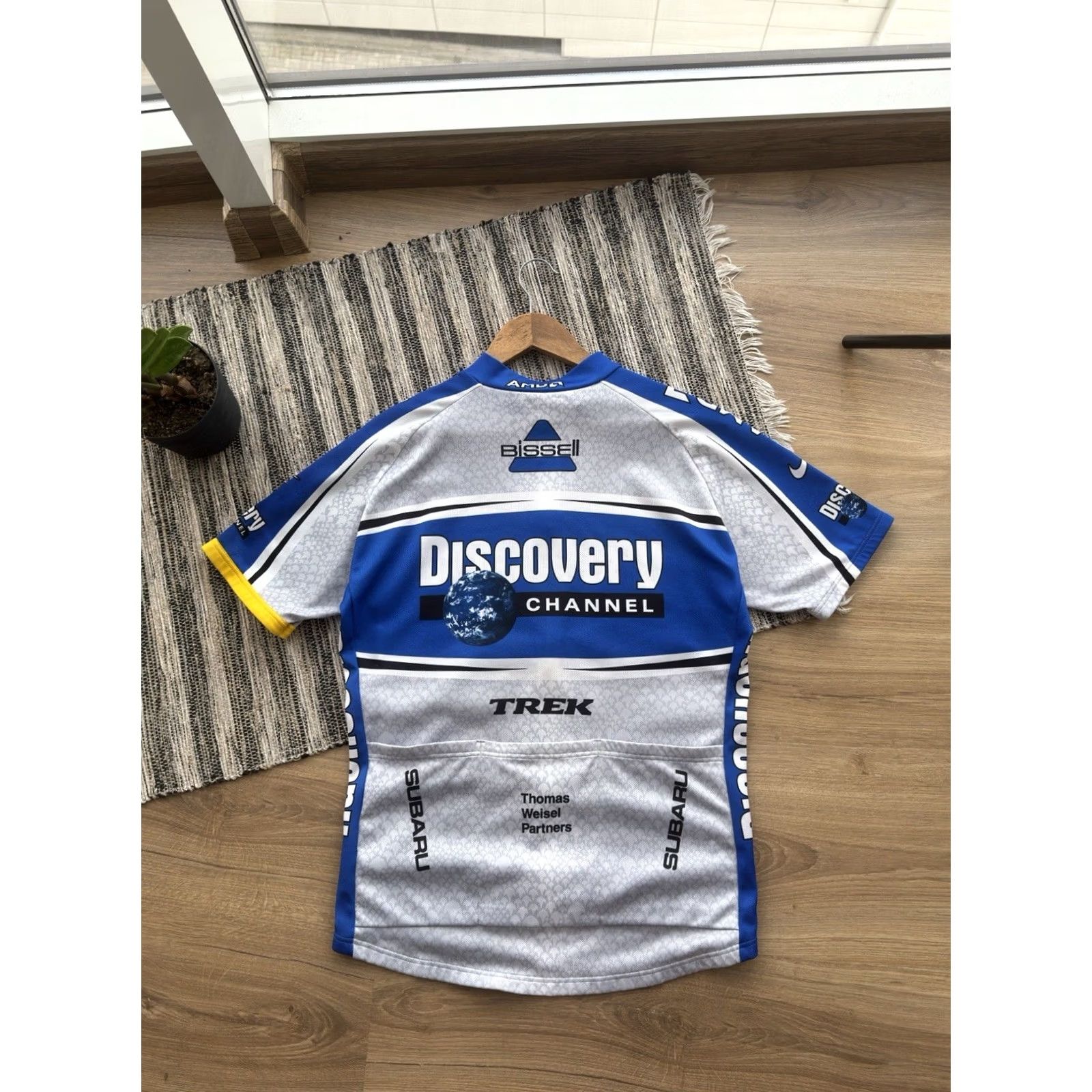 Nike VINTAGE Nike DISCOVERY CHANNEL TREK CYCLING TEAM JERSEY SHIRT L Nike Mens Blue 90s Cycling Jersey T-Shirt Short Sleeve Polyester Jersey Size US L / EU 52-54 / 3 - 5 Thumbnail