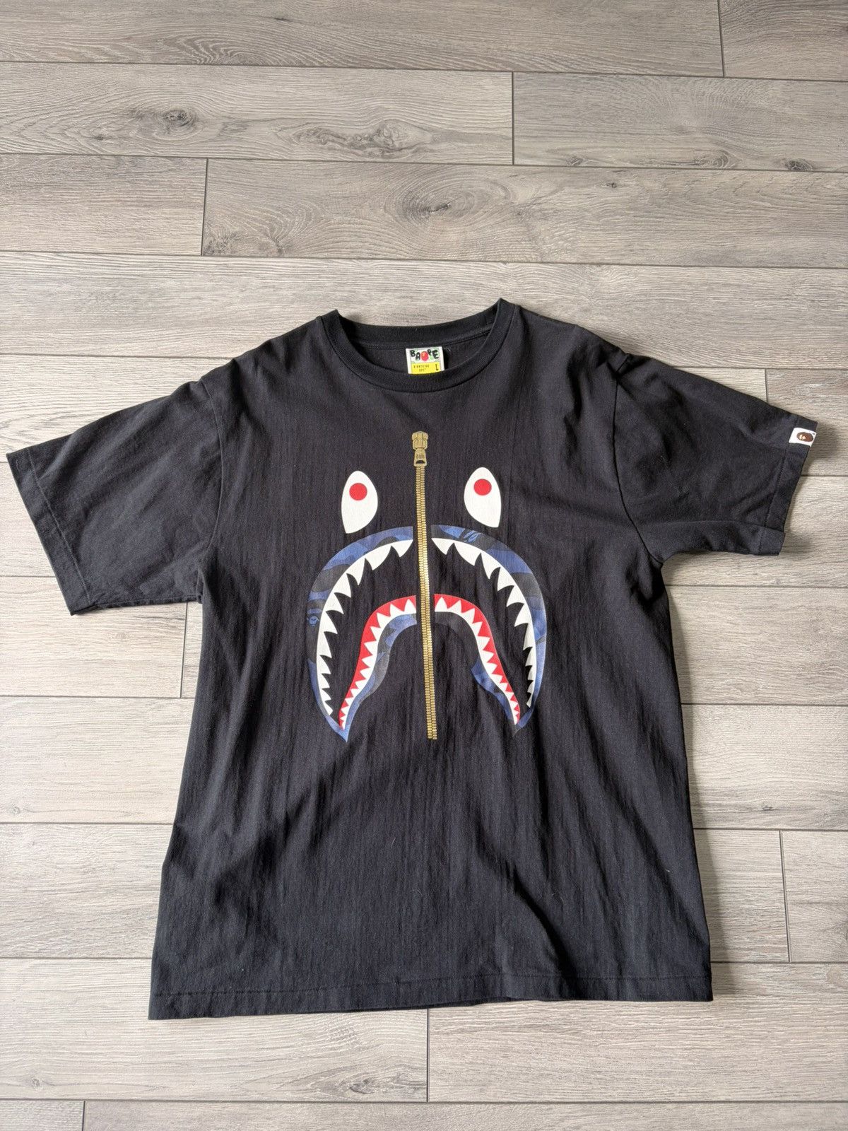 Bape Bape Shark Tshirt Size US L / EU 52-54 / 3 - 1 Thumbnail