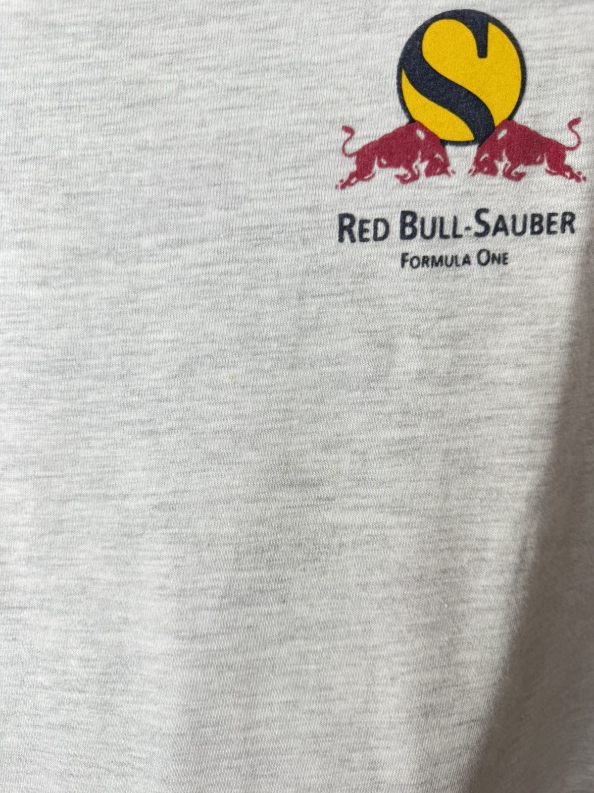Red Bull Vintage Red Bull Sauber Formula One Racing T Shirt Size US XL / EU 56 / 4 - 7 Thumbnail