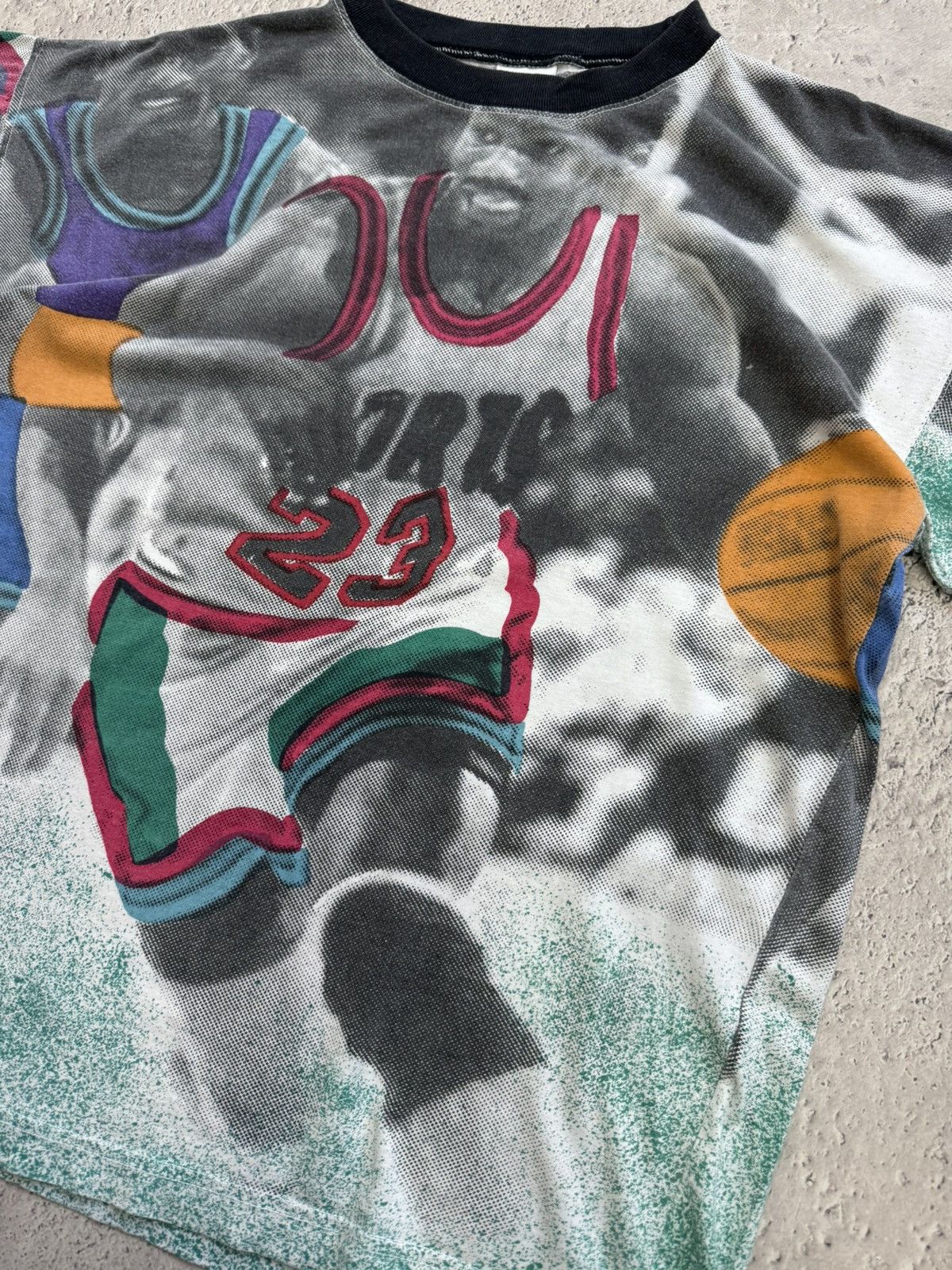 NBA × Vintage Vintage 90s Michael Jordan all over print graphic tshirt Size US M / EU 48-50 / 2 - 5 Thumbnail