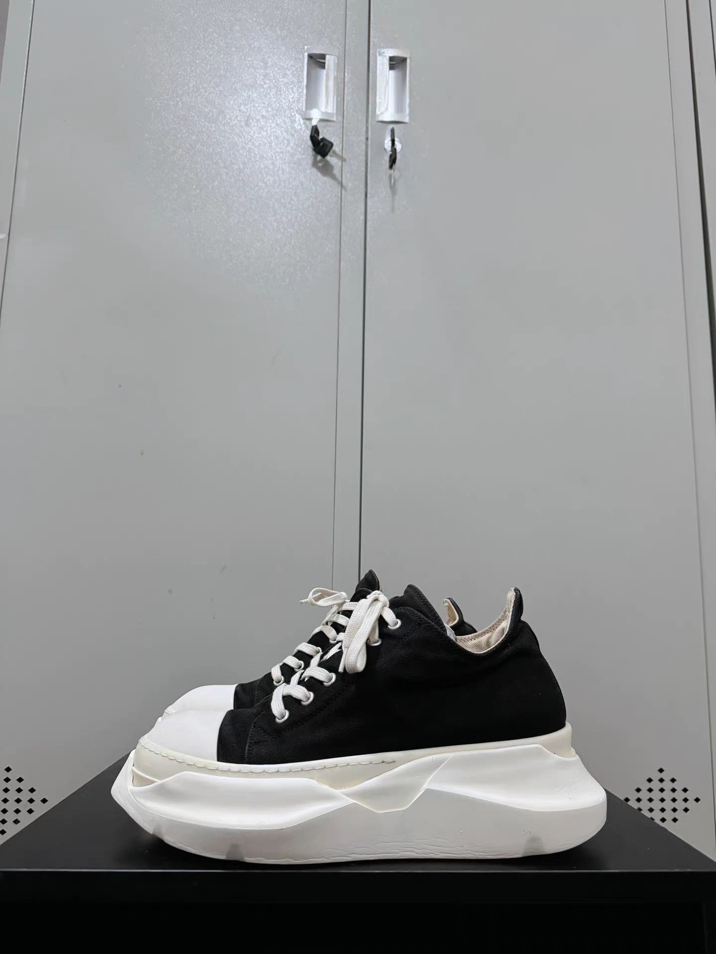Rick Owens Rick Owens Abstract sneakers with tank sole, Converse-style Size US 7 / EU 40 - 7 Thumbnail
