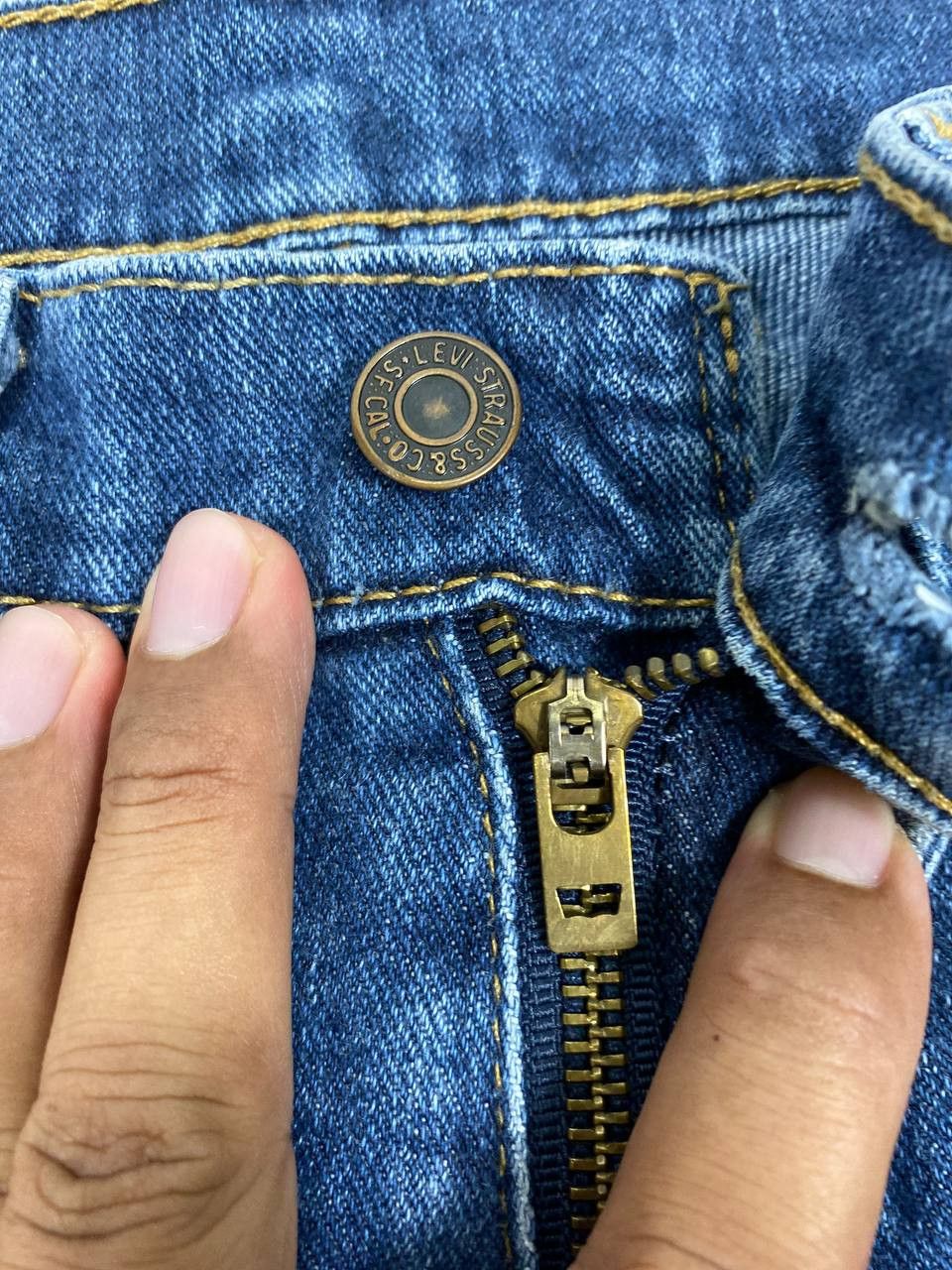 Levi's levis 505 distressed denim nice design Size US 35 - 10 Thumbnail