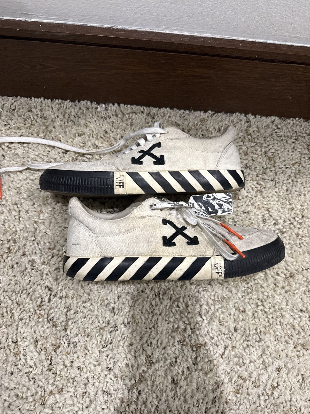 Off-White Off-White Vulcanized Low Canvas Sneakers White Black EU 44 Size US 11 / EU 44 - 6 Thumbnail