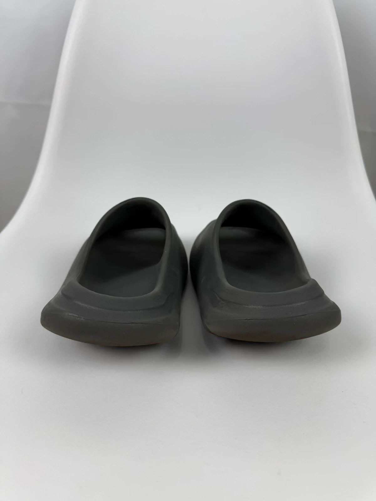 Yeezy Yeezy Rubber Slides size 38 Size US 10 / IT 40 - 4 Thumbnail