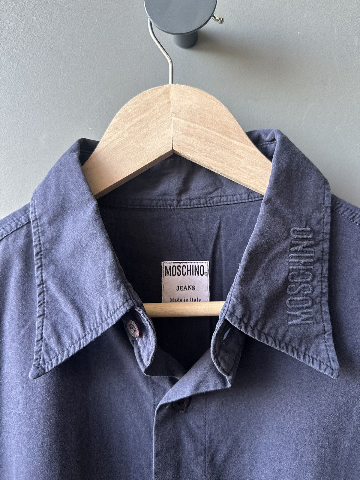 Moschino Vintage Moschino Jeans Collar Logo Navy Shirt Size US L / EU 52-54 / 3 - 3 Thumbnail