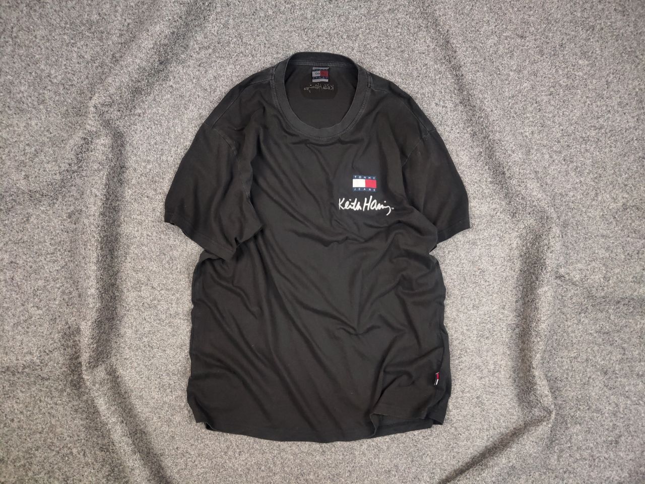Tommy Hilfiger Tommy Hilfiger Keith Haring oversized Logo Graphite Shirt Size US XL / EU 56 / 4 - 1 Thumbnail
