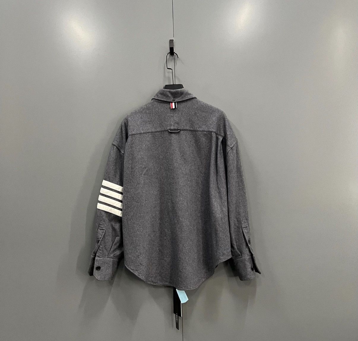Thom Browne Thom Browne Grey Four-Stripe Shirt J41 Size US S / EU 44-46 / 1 - 2 Thumbnail