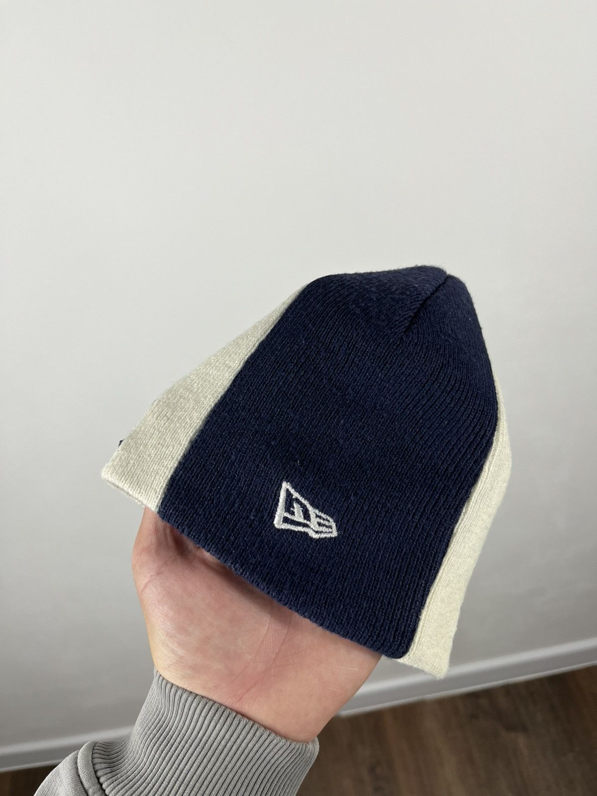 New York Yankees New Era Yankees Two-Tone Beanie Navy White MLB Logo Size ONE SIZE - 3 Thumbnail