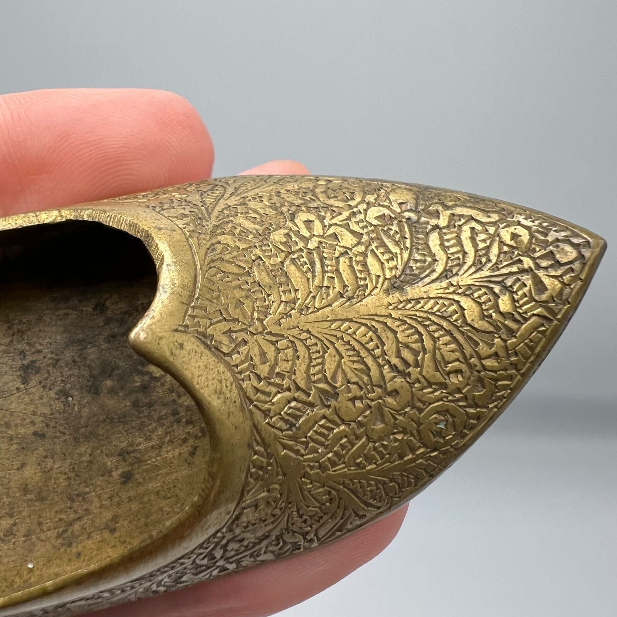Vintage Vintage Shoe Ashtray Brass Golden Aladdin, Cone Size ONE SIZE - 8 Thumbnail