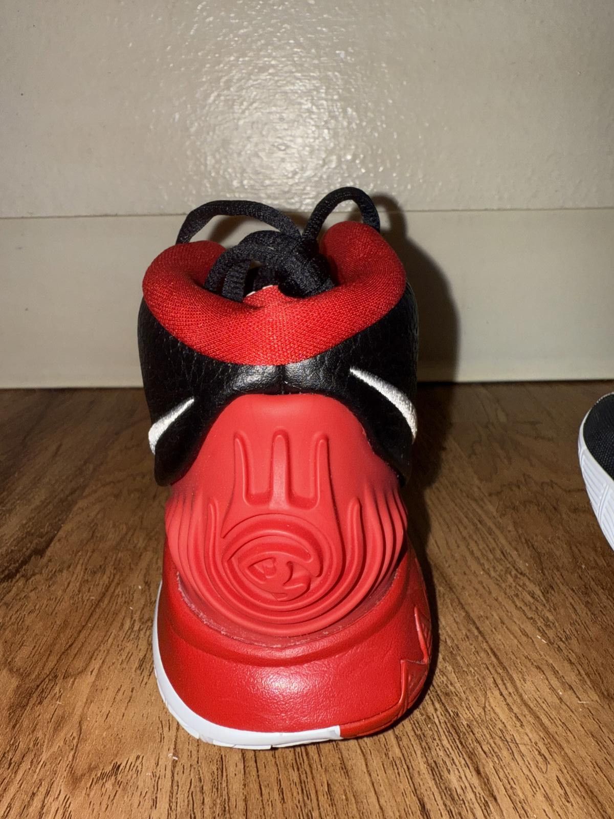 Nike Nike Kyrie 6 Team Black Univerity Red Size US 5 / EU 37 - 8 Thumbnail