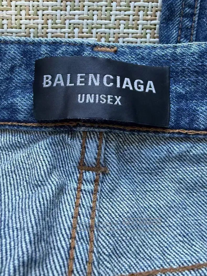 Balenciaga Balenciaga size M Distressed design denim pants Size US 27 - 4 Thumbnail