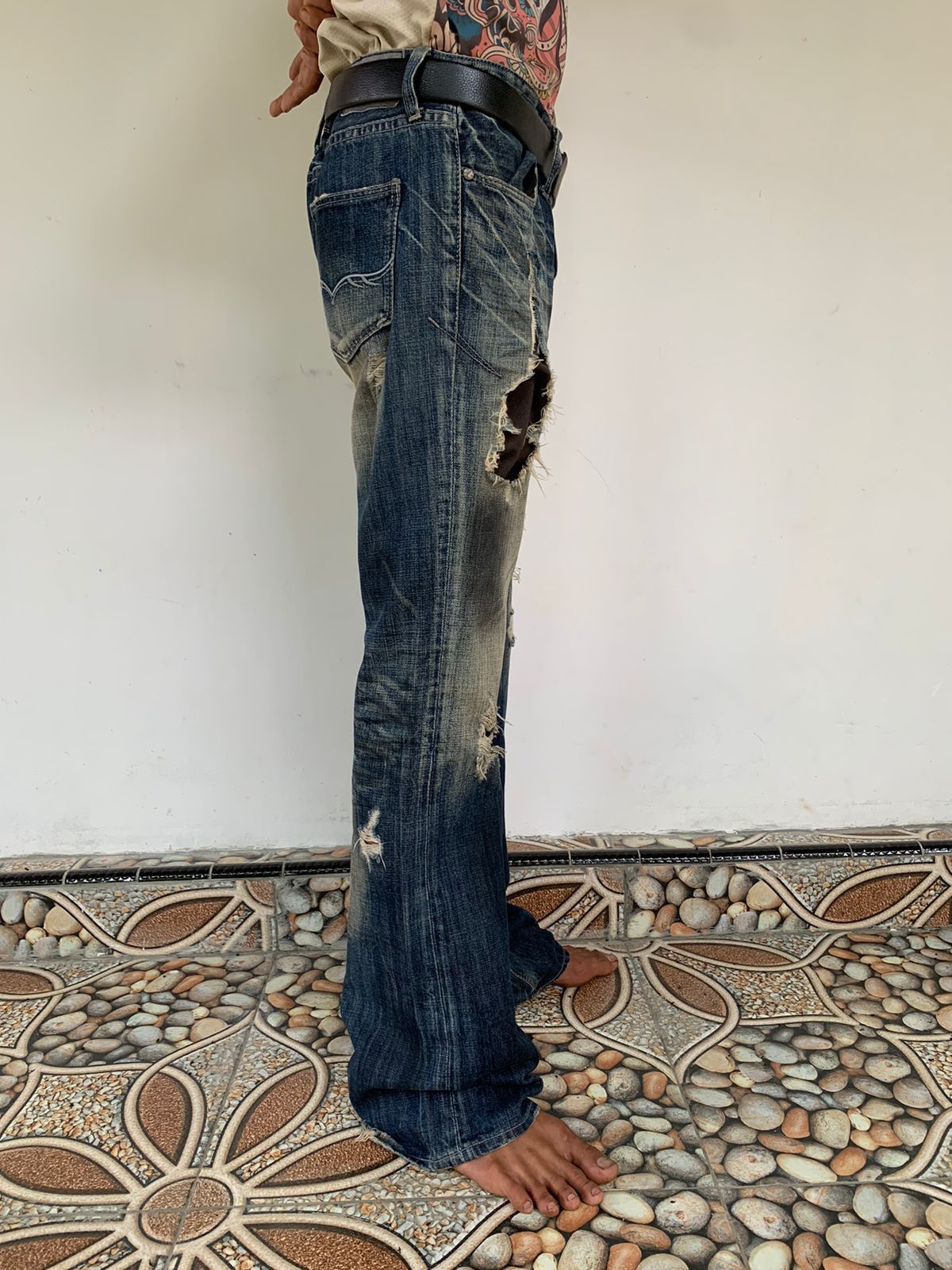 GOSTAR DE FUGA GOSTAR DE FUGA DISTRESSED FLARED JEANS Size US 31 - 3 Thumbnail
