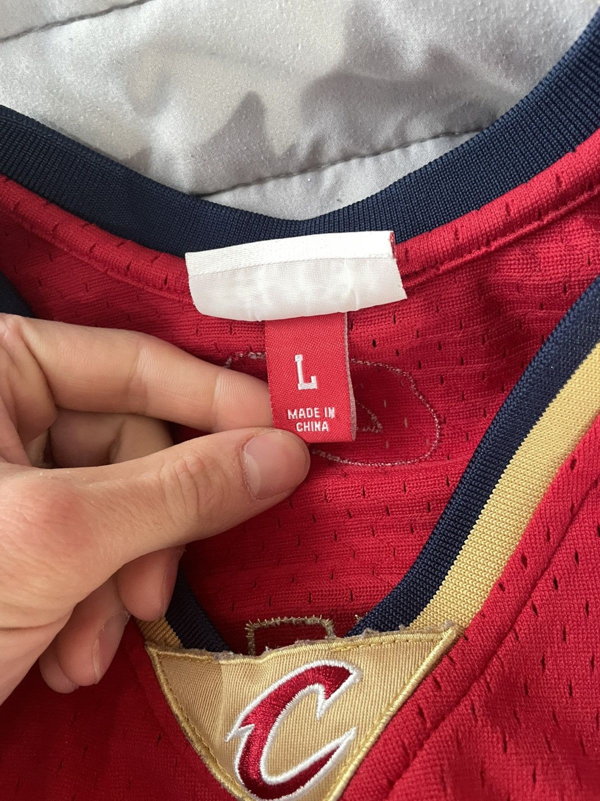 Mitchell & Ness Lebron Rookie Jersey Size US L / EU 52-54 / 3 - 3 Thumbnail