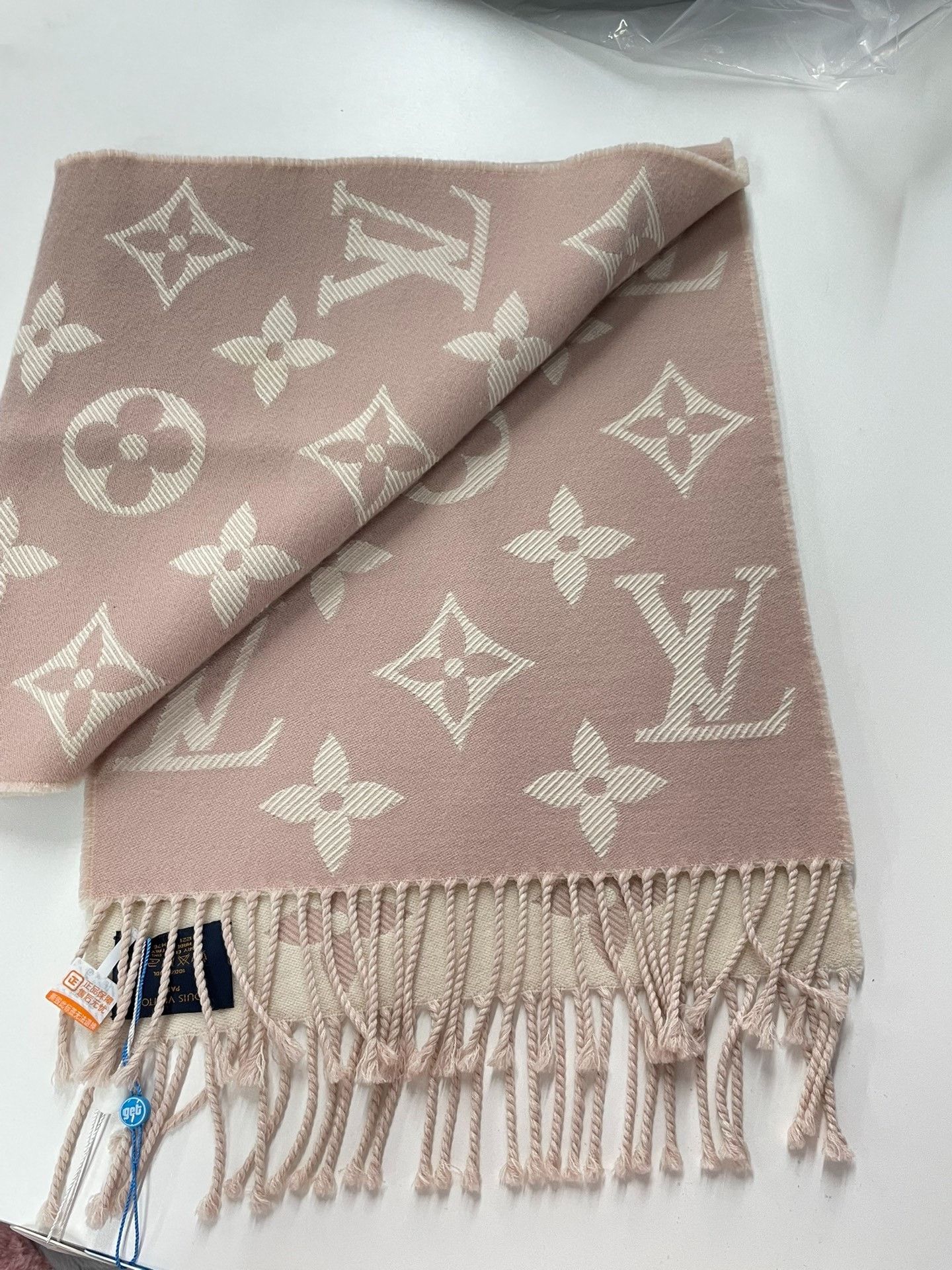 Louis Vuitton Louis Vuitton White Scarf L Men Size ONE SIZE - 1 Thumbnail