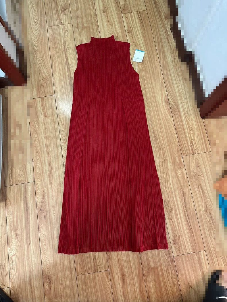 Issey Miyake Issey Miyake Red pleated high-neck dress Size XS / US 0-2 / IT 36-38 - 1 Thumbnail