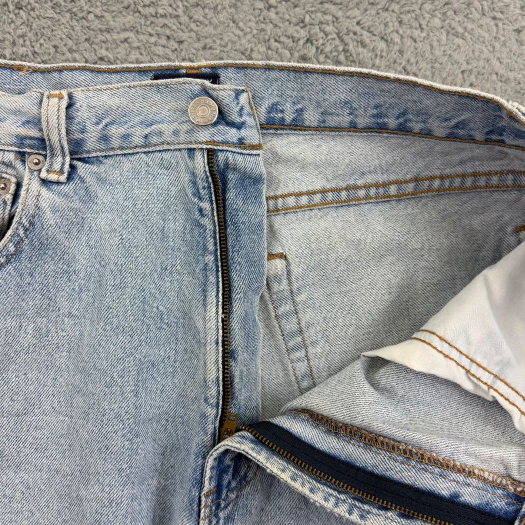 Tommy Hilfiger VINTAGE Tommy Hilfiger Jeans Mens 34x32 Baggy Loose Fit 90s Denim Light Washed Blue Cotton 5-Pocket Logo Mens Size US 34 / EU 50 - 5 Thumbnail