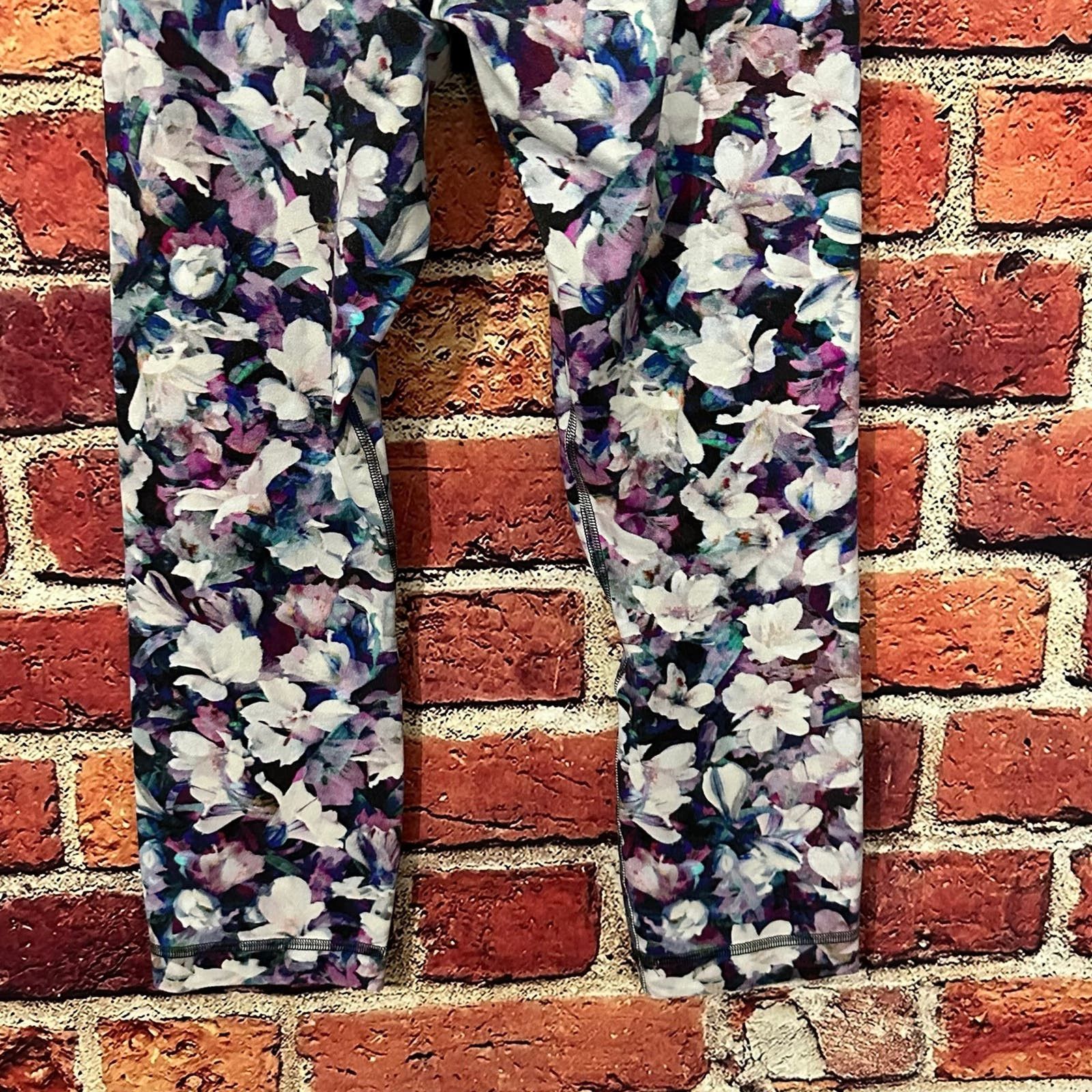 Lululemon lululemon leggings size 4 Size 27" / US 4 / IT 40 - 6 Thumbnail