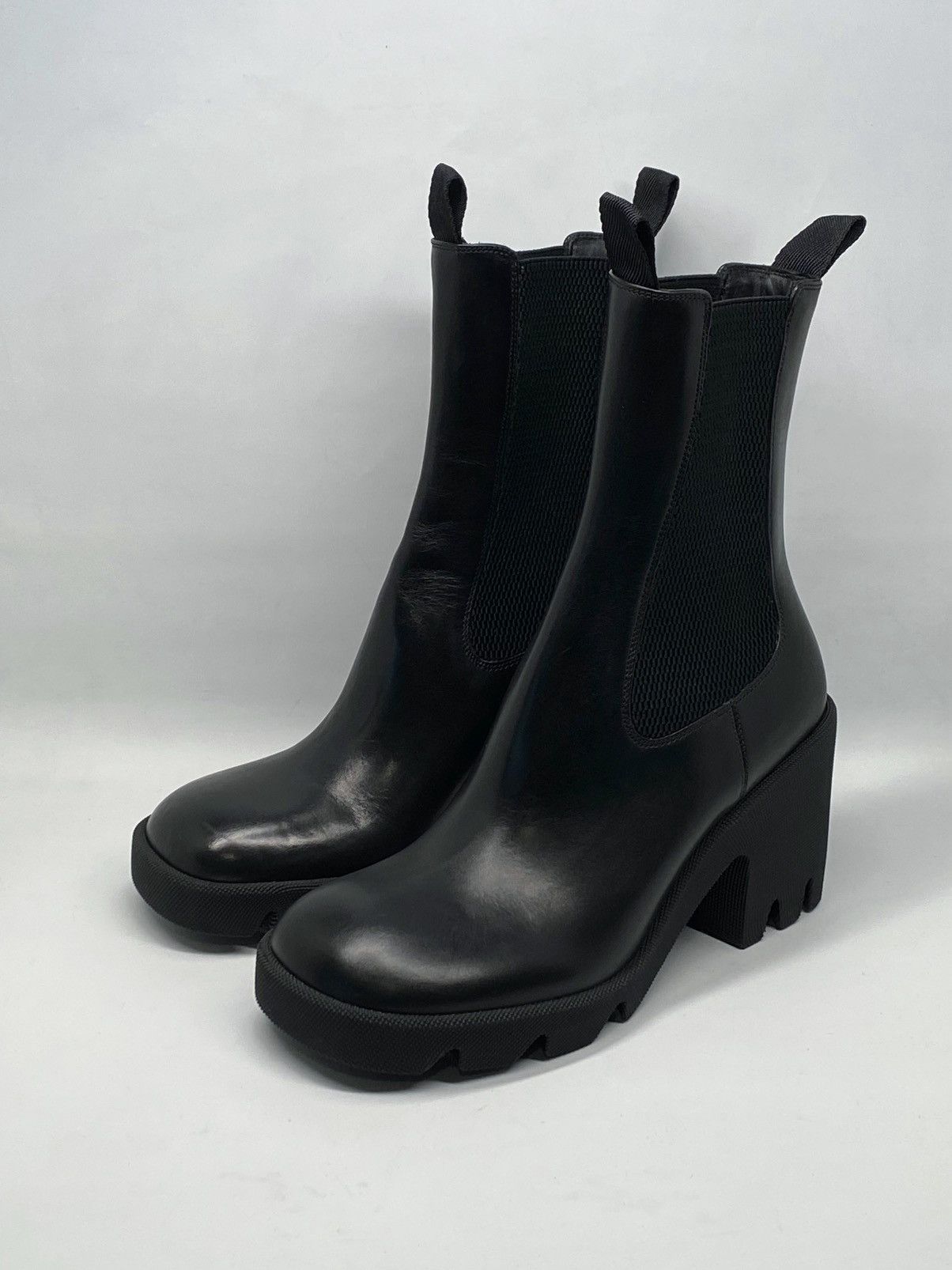 Burberry Burberry Elasticated-Panel Leather Heeled Boots size 37 Size US 7 / IT 37 - 1 Thumbnail