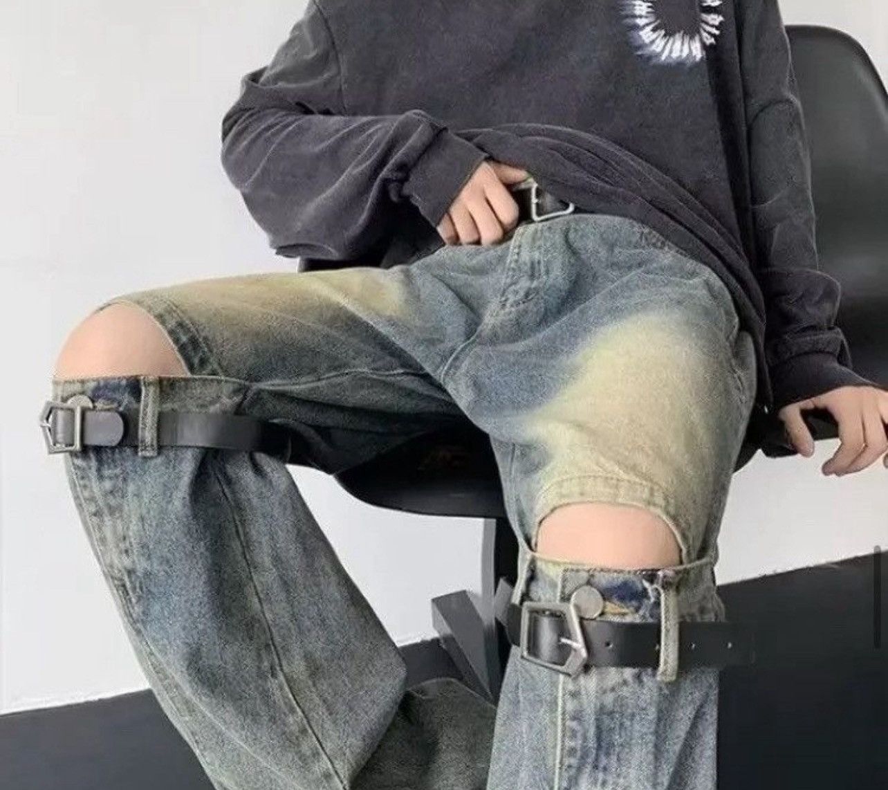 Japanese Brand Belt Hollow Flare Vintage Design Jeans Size US 35 - 4 Thumbnail