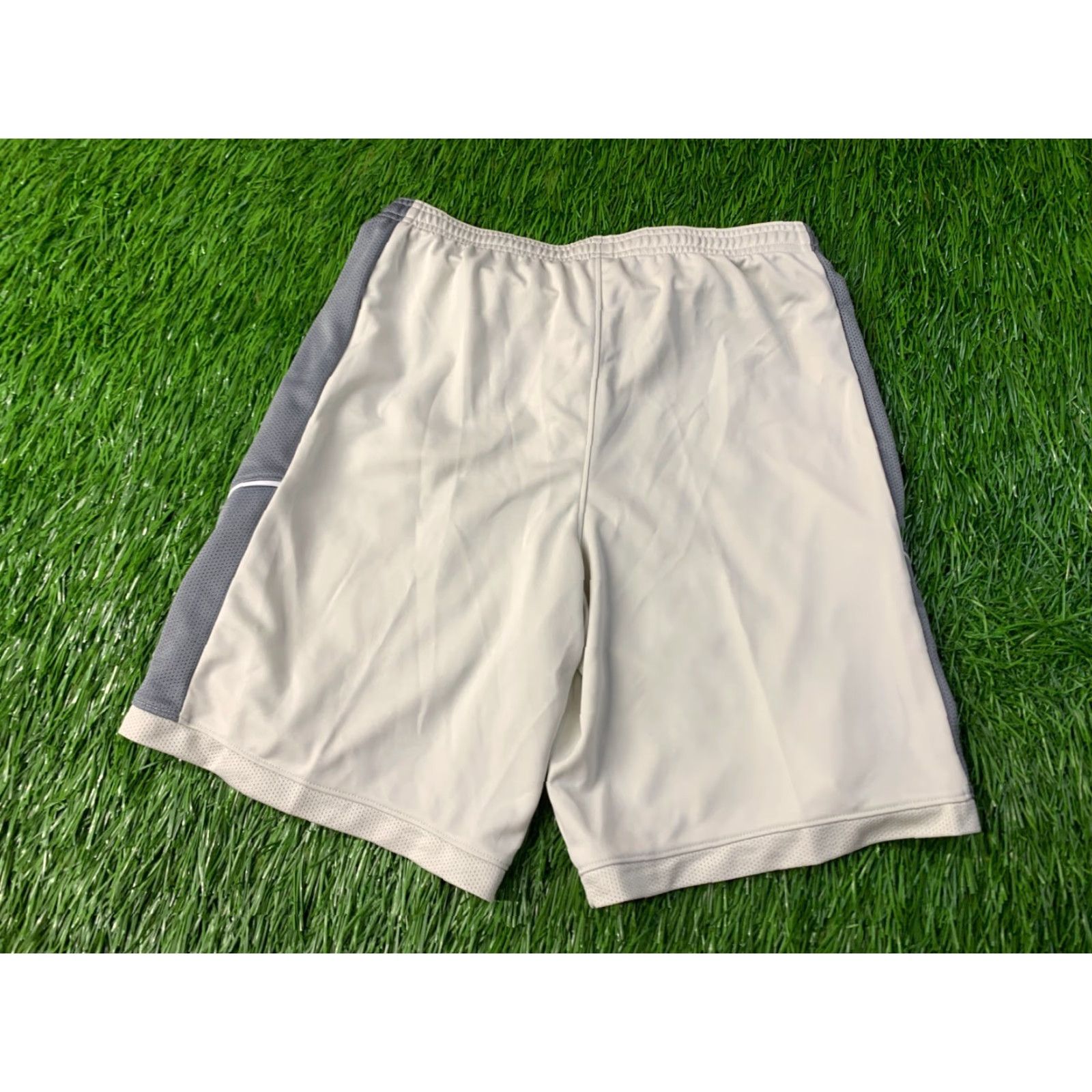 Nike NIKE Dri-Fit Academy Original 2025 Men Football Slim Shorts S Gray and White Sports Nike Dri-Fit Academy Short Mens Slim Fit Shorts Size US 29 - 7 Thumbnail