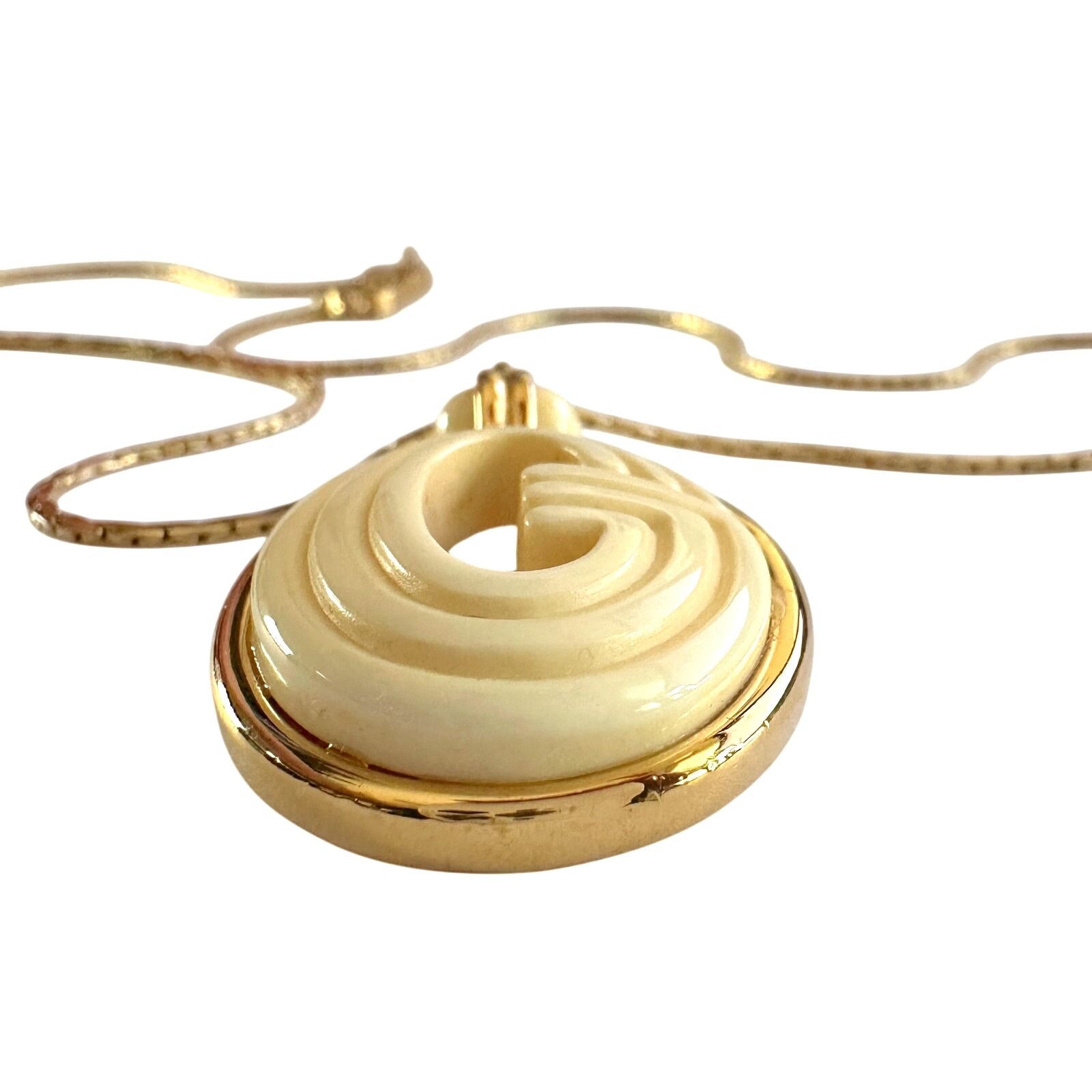 Givenchy Givenchy Vintage Resin G Pendant Necklace Size ONE SIZE - 4 Thumbnail