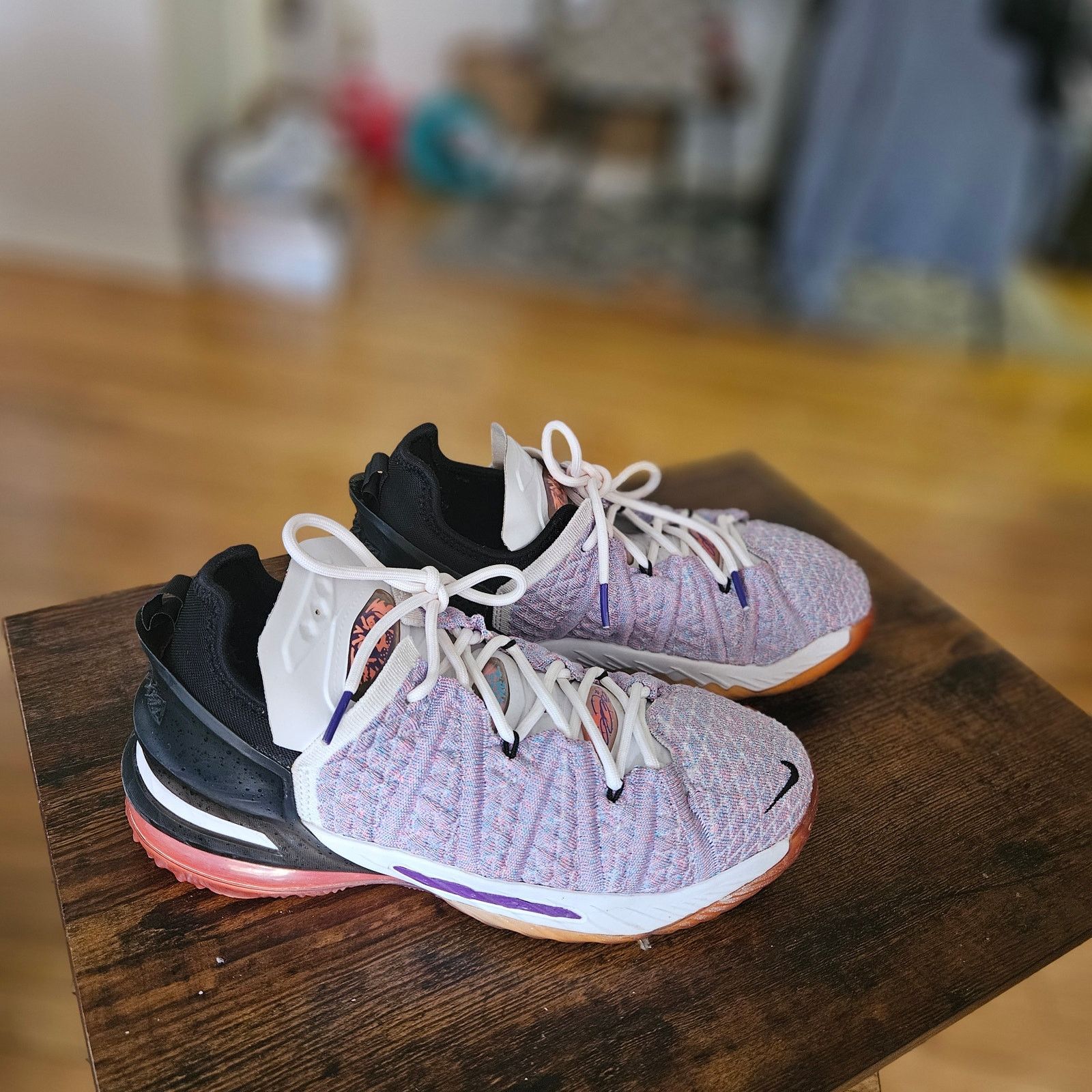 Nike LeBron 18 GS Graffiti Size 6 Size US 6 / EU 39 - 2 Thumbnail