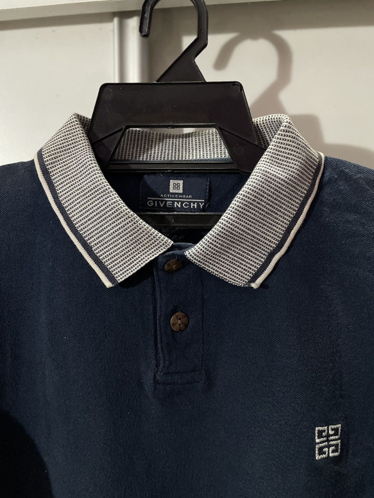 Vintage Vintage Givenchy Active Wear 90s polo ringer classic button Size US L / EU 52-54 / 3 - 1 Thumbnail