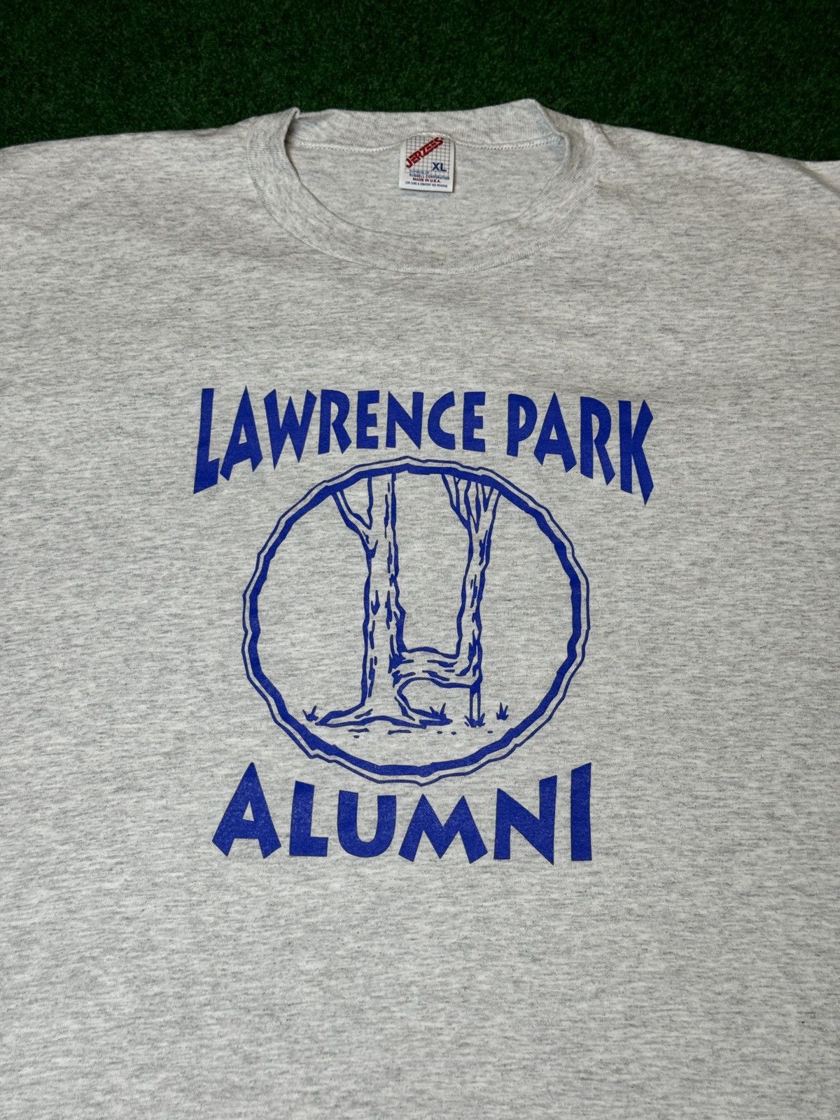 Jerzees × Vintage 90s Lawerence Park Alumni Elbow Tree Park Erie Pa T Shirt Size US XL / EU 56 / 4 - 2 Thumbnail
